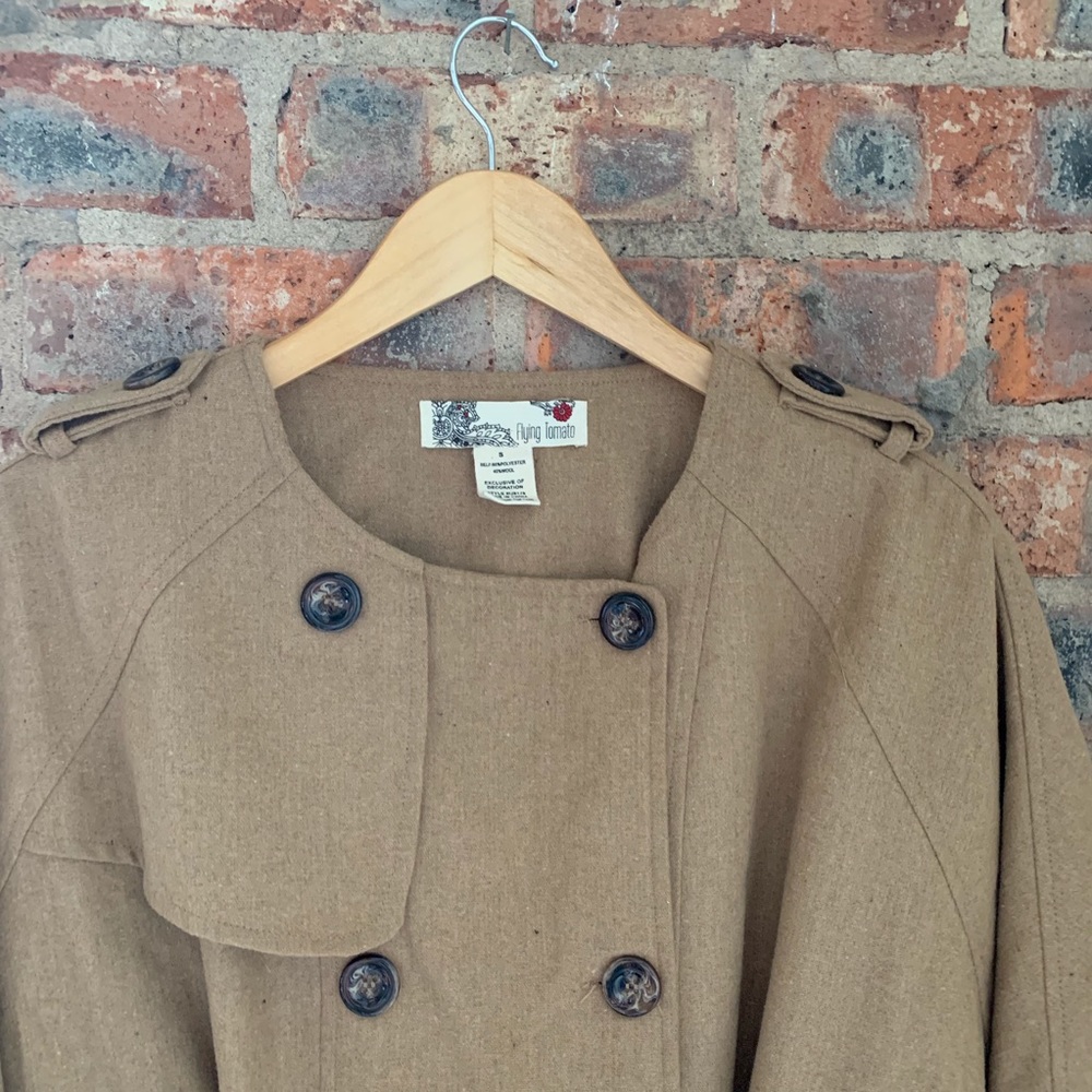 Women's cape outerwear - Picture 6 of 6